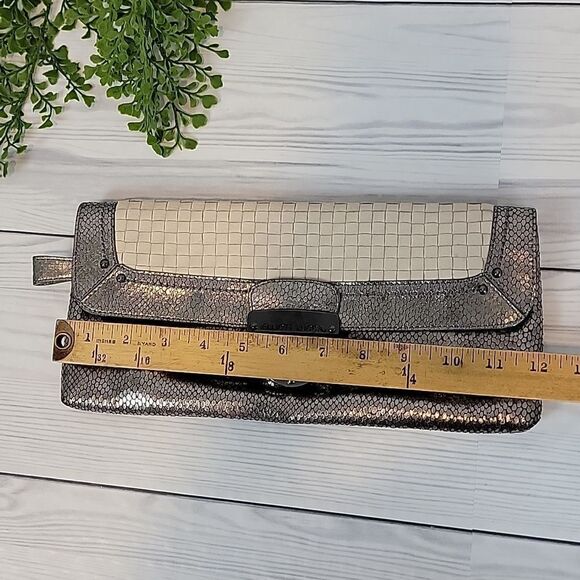 Elliot Lucca faux snakeskin clutch silver metallic and cream - Picture 9 of 10